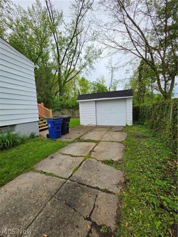 1925 Ridgehill Road Cleveland OH 44121