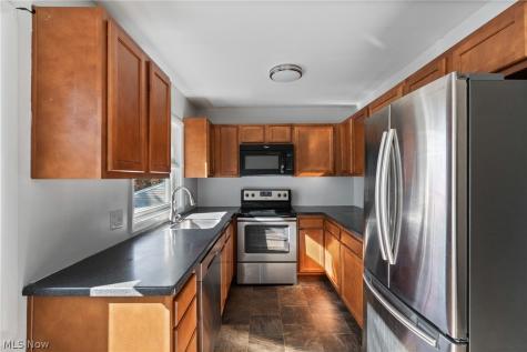 1098 Carnegie Avenue Akron OH 44314