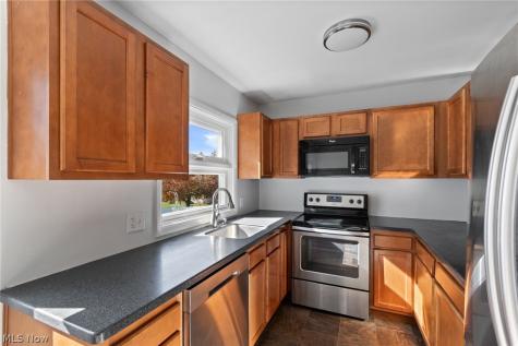 1098 Carnegie Avenue Akron OH 44314
