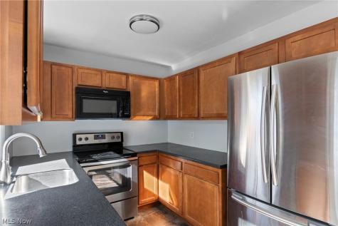 1098 Carnegie Avenue Akron OH 44314