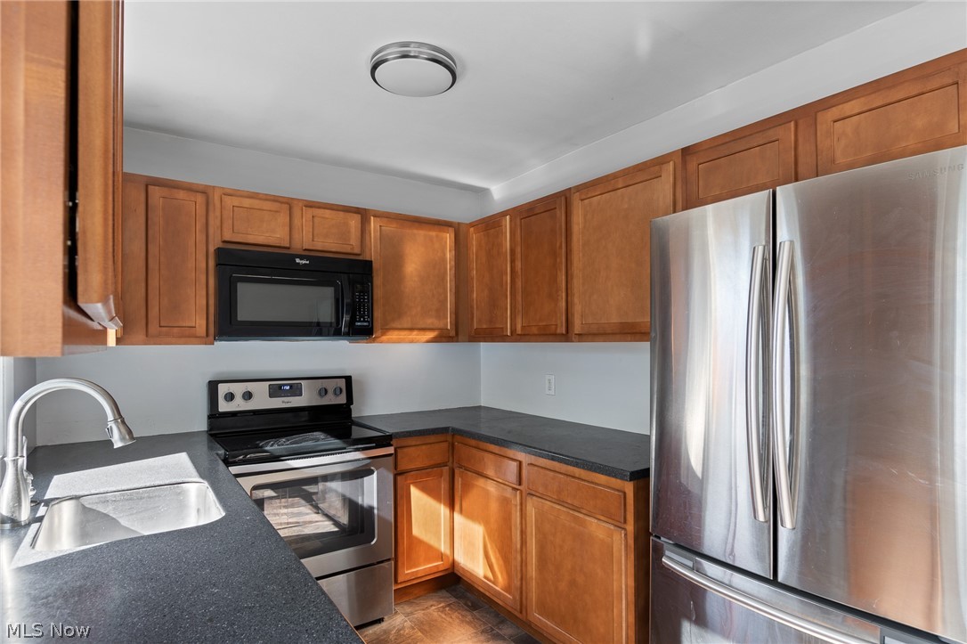 1098 Carnegie Avenue Akron OH 44314