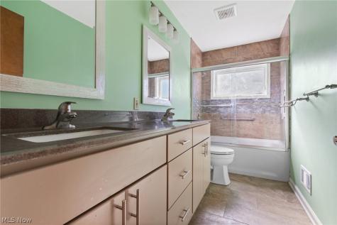 1098 Carnegie Avenue Akron OH 44314