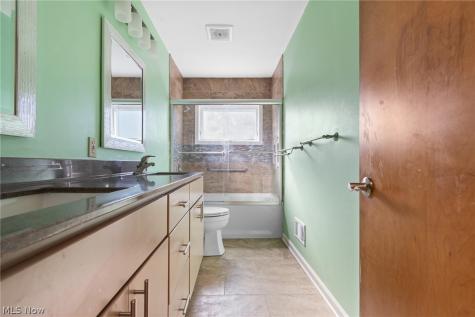 1098 Carnegie Avenue Akron OH 44314