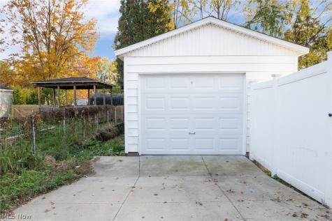 1098 Carnegie Avenue Akron OH 44314