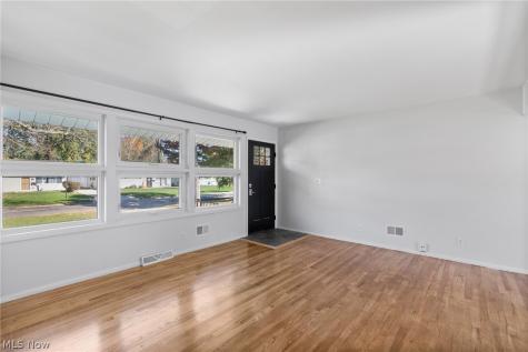 1098 Carnegie Avenue Akron OH 44314