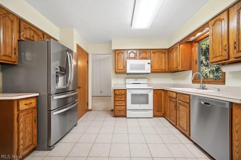 6551 Queens Way Brecksville OH 44141