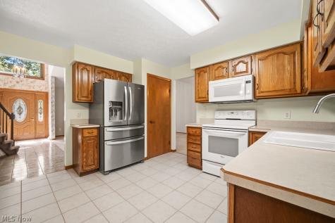 6551 Queens Way Brecksville OH 44141