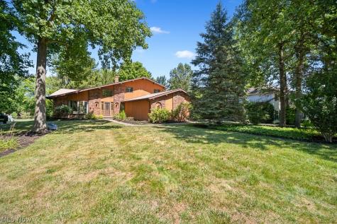 6551 Queens Way Brecksville OH 44141