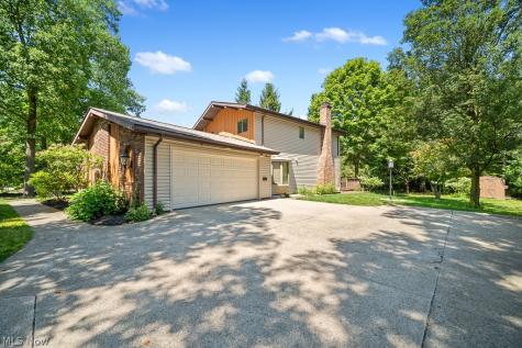 6551 Queens Way Brecksville OH 44141