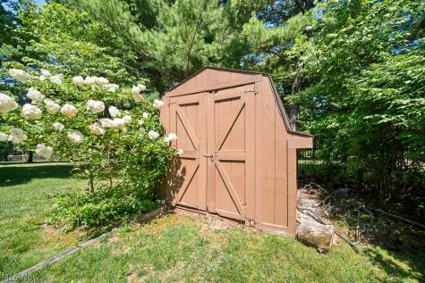 6551 Queens Way Brecksville OH 44141
