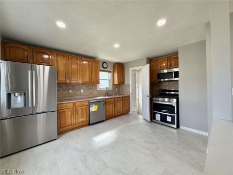 4515 Pershing Avenue Parma OH 44134