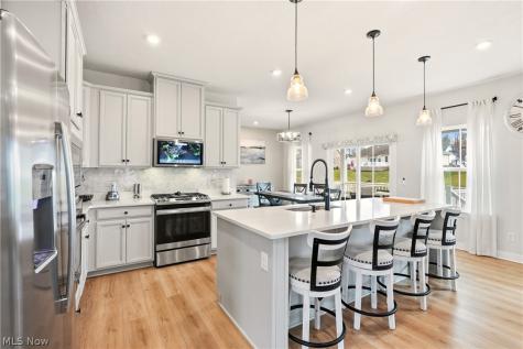 1404 Southbrook Circle NE Canton OH 44721