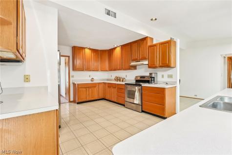 10312 W River Columbia Station OH 44028