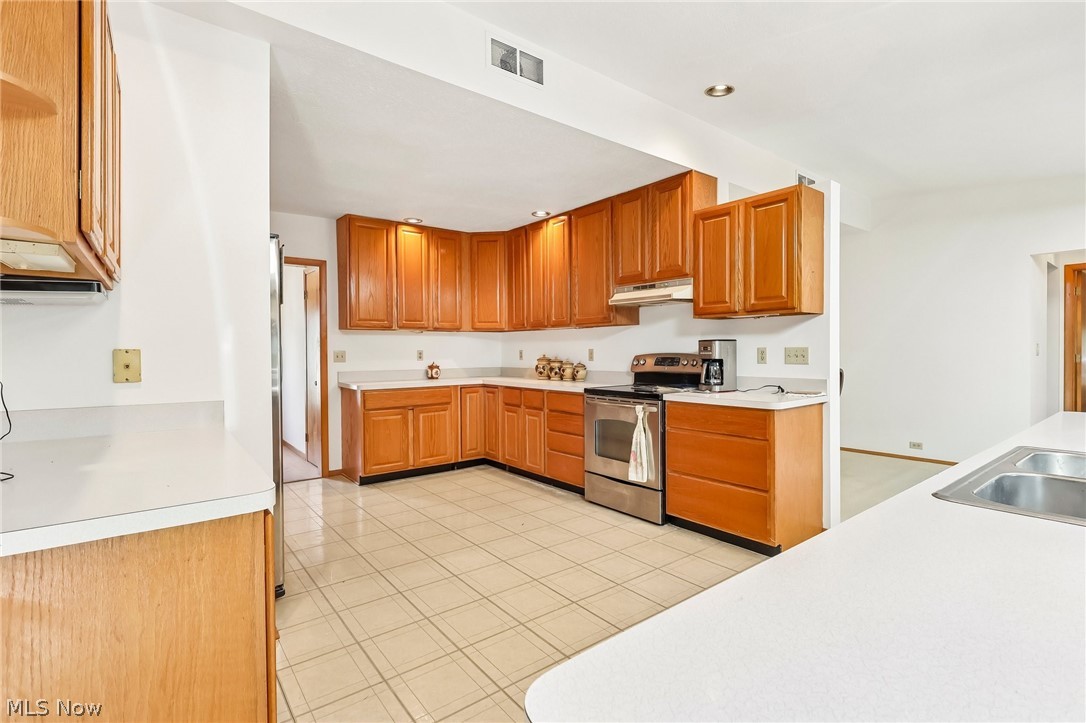 10312 W River Columbia Station OH 44028