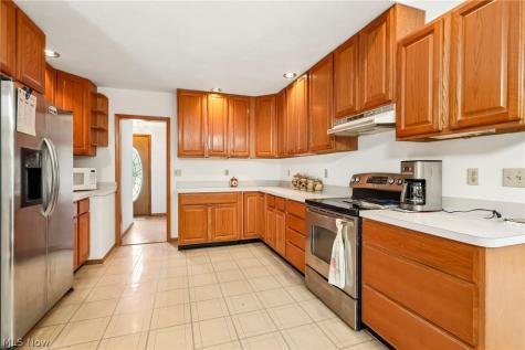 10312 W River Columbia Station OH 44028