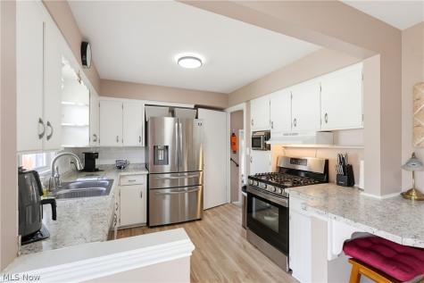 2005 Lindbergh Avenue Cuyahoga Falls OH 44223