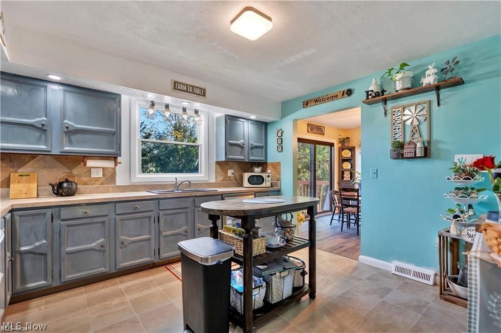 1513 Meadow Square NE Bolivar OH 44612