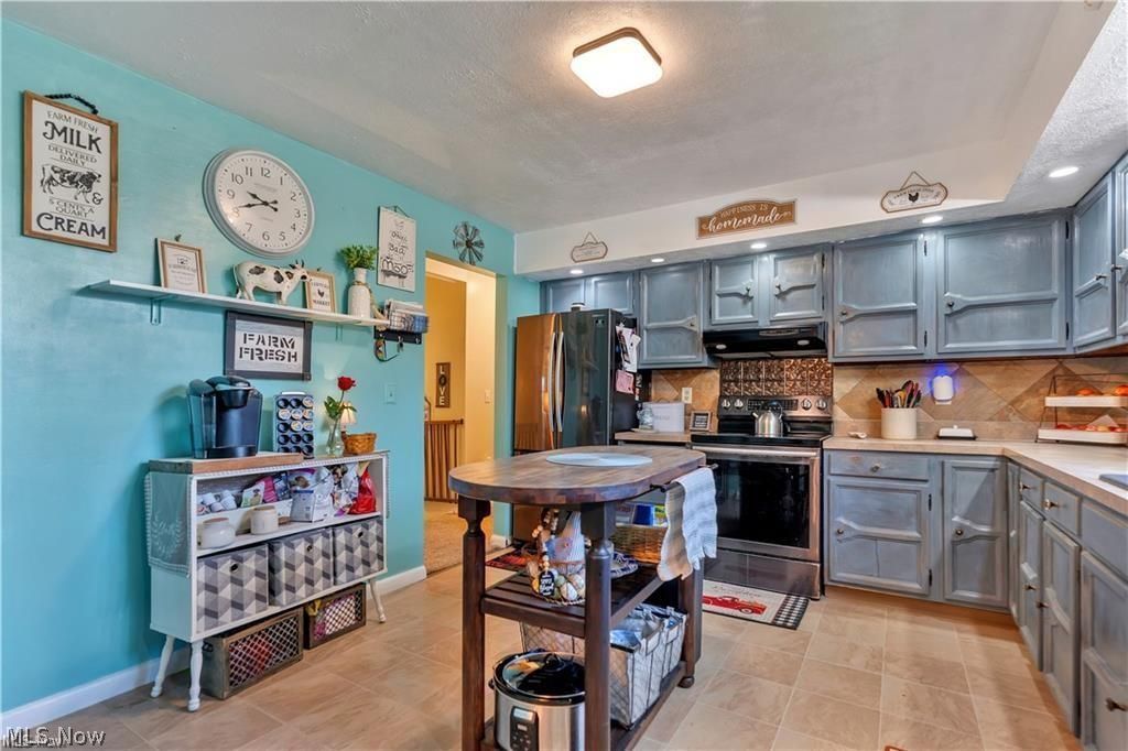 1513 Meadow Square NE Bolivar OH 44612