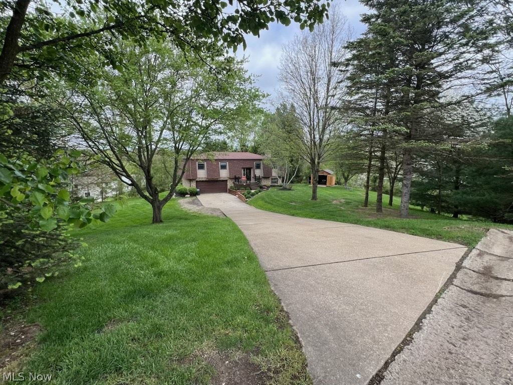 1513 Meadow Square NE Bolivar OH 44612