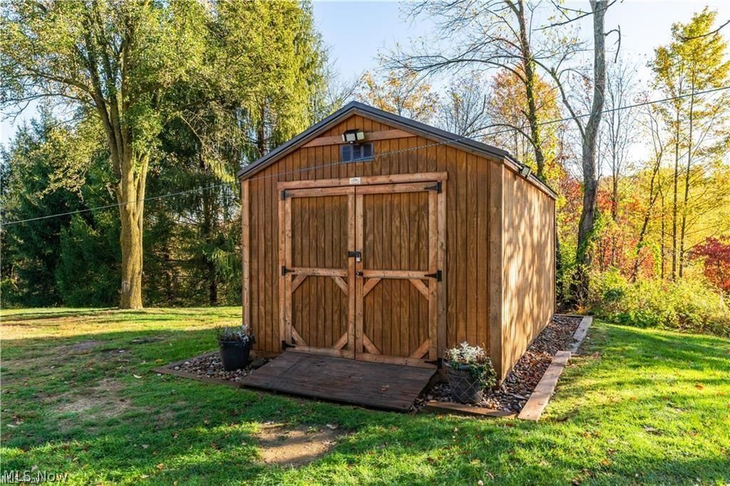 1513 Meadow Square NE Bolivar OH 44612