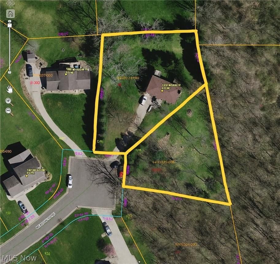 1513 Meadow Square NE Bolivar OH 44612