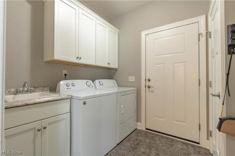 3693 Stratavon Street NW North Canton OH 44720
