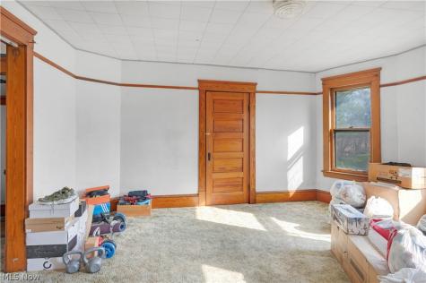 5862 Cable Avenue Cleveland OH 44127