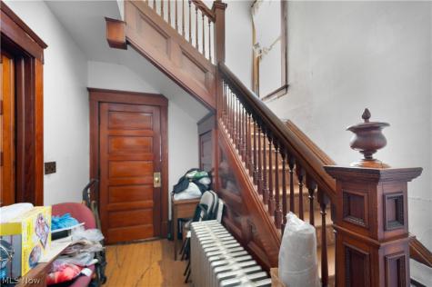 5862 Cable Avenue Cleveland OH 44127