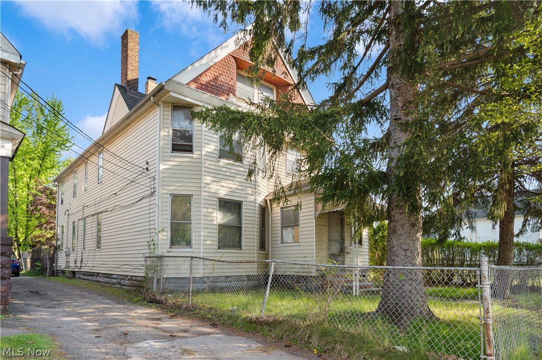 5862 Cable Avenue Cleveland OH 44127