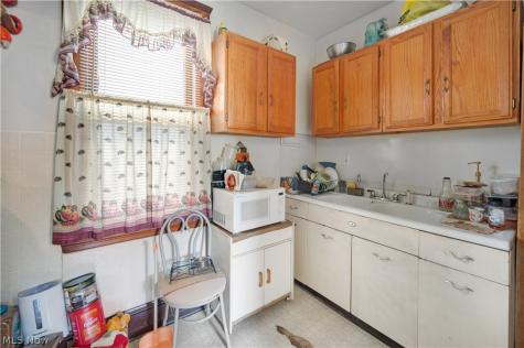 5862 Cable Avenue Cleveland OH 44127
