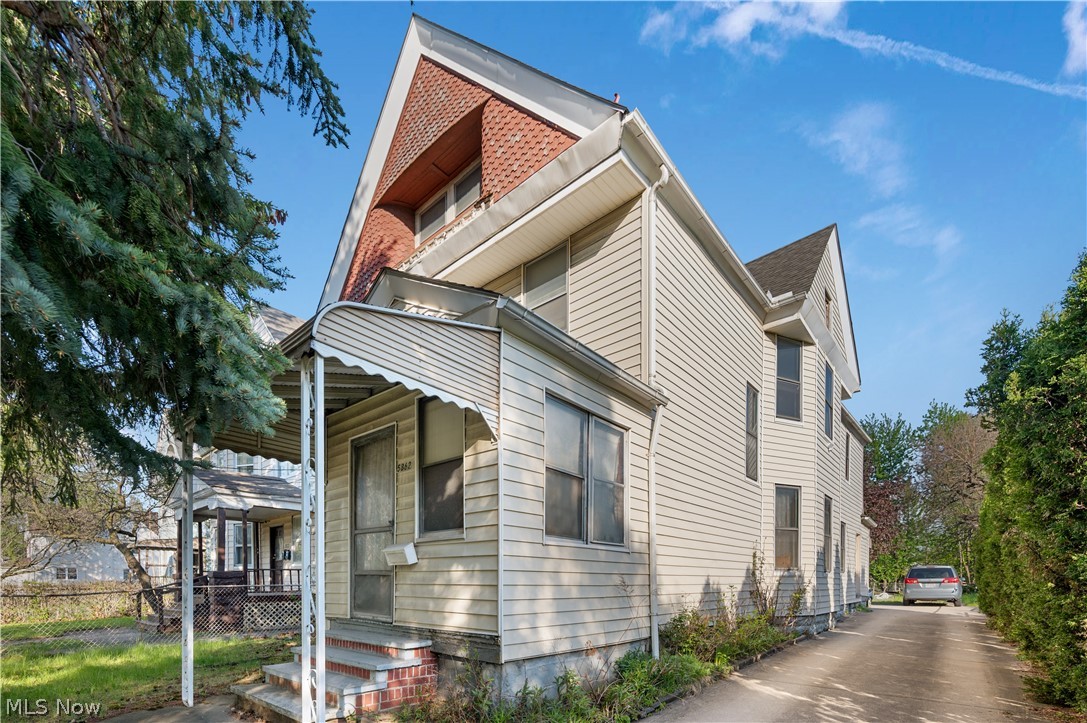 5862 Cable Avenue Cleveland OH 44127