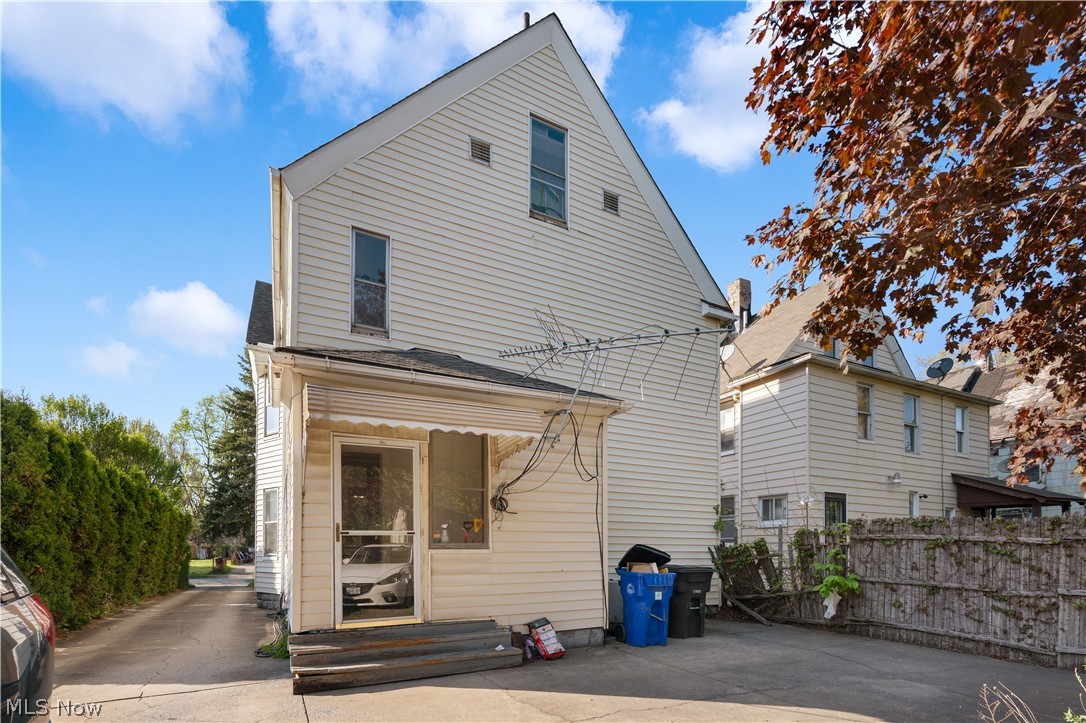 5862 Cable Avenue Cleveland OH 44127
