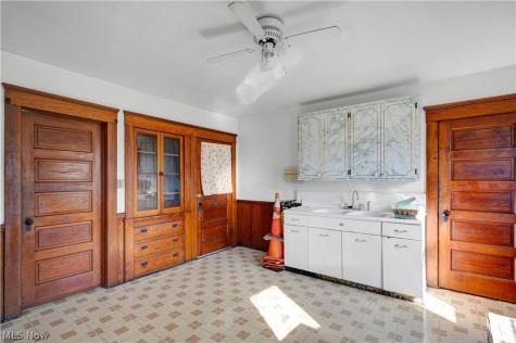 5862 Cable Avenue Cleveland OH 44127