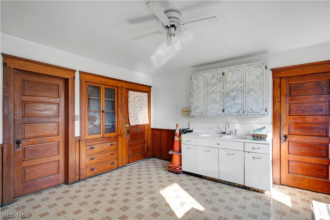 5862 Cable Avenue Cleveland OH 44127
