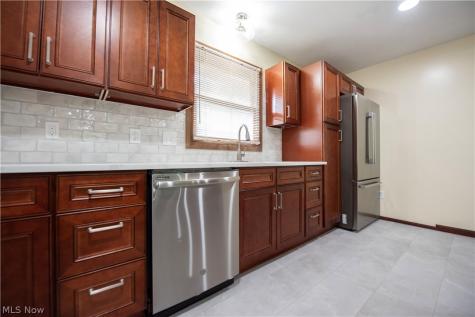 25429 Tyndall Falls Drive Olmsted Falls OH 44138