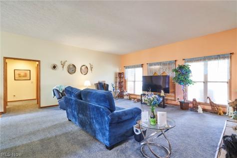 6318 Oak Point Estates Lorain OH 44053