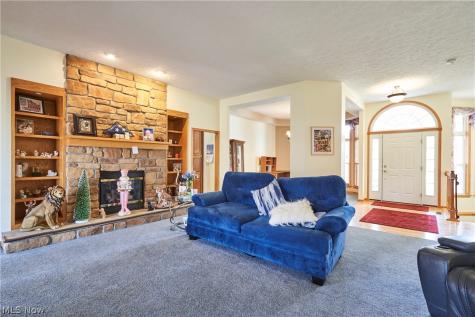6318 Oak Point Estates Lorain OH 44053