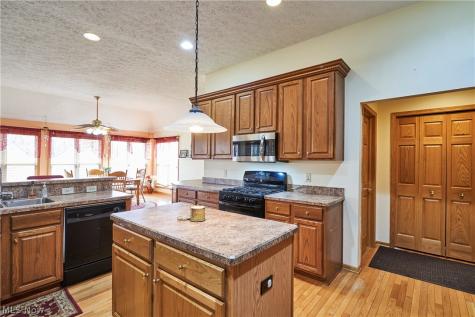 6318 Oak Point Estates Lorain OH 44053