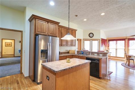 6318 Oak Point Estates Lorain OH 44053