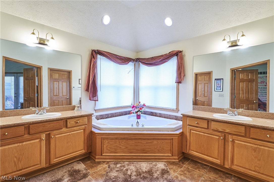 6318 Oak Point Estates Lorain OH 44053