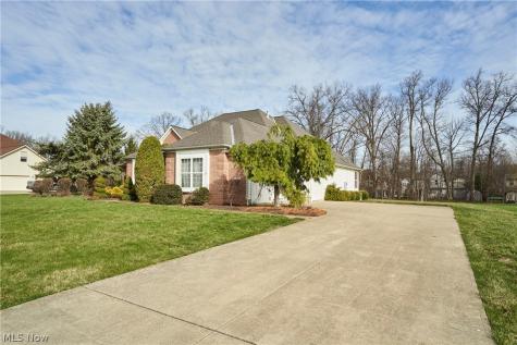 6318 Oak Point Estates Lorain OH 44053
