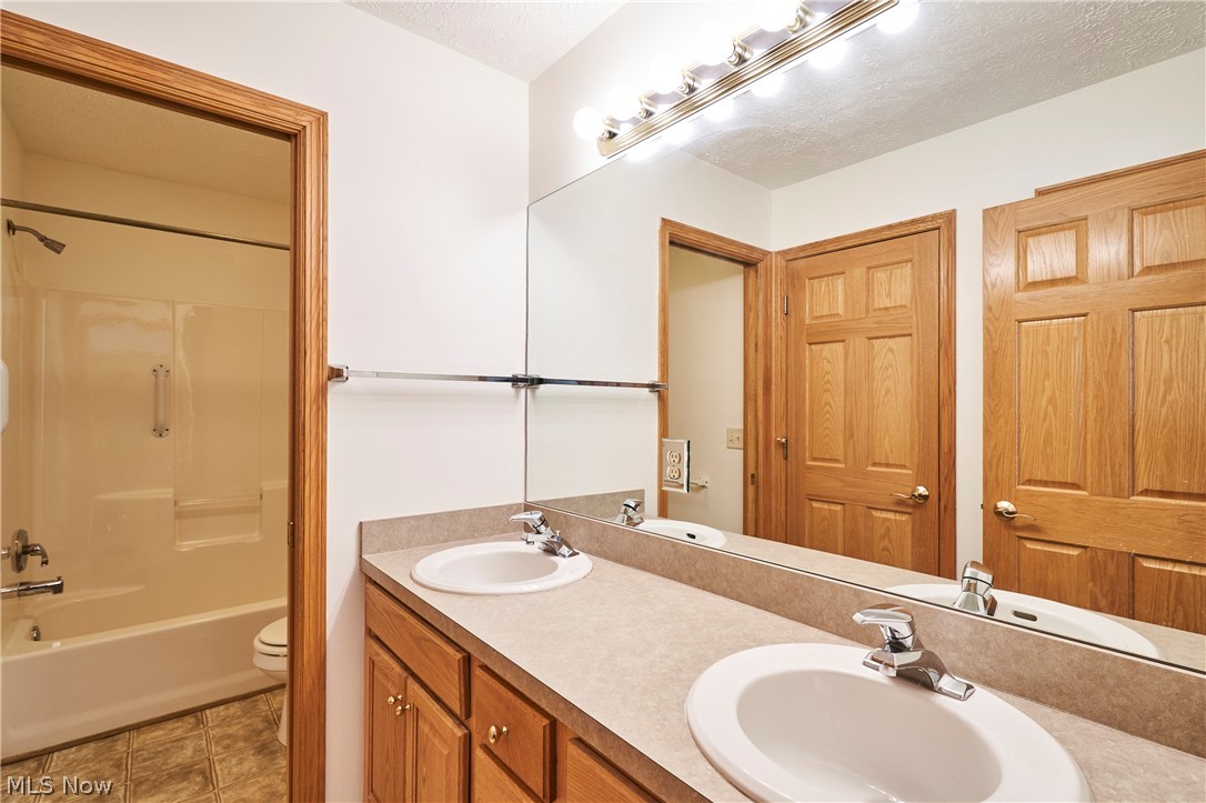 6318 Oak Point Estates Lorain OH 44053