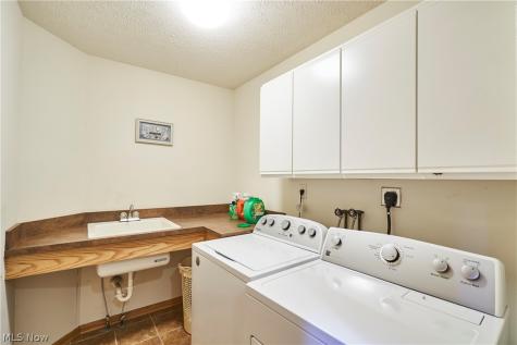 6318 Oak Point Estates Lorain OH 44053