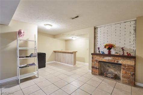 6318 Oak Point Estates Lorain OH 44053