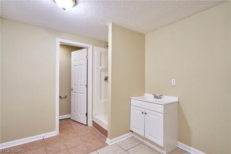 6318 Oak Point Estates Lorain OH 44053
