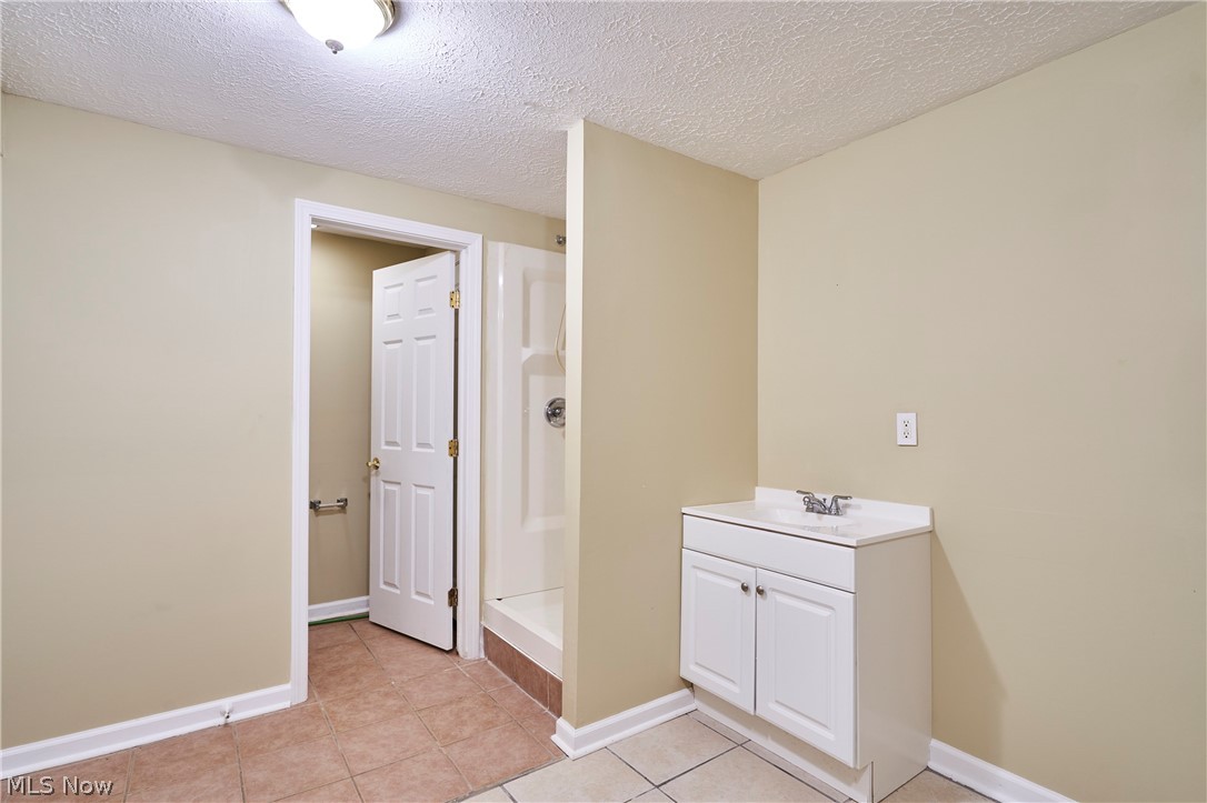 6318 Oak Point Estates Lorain OH 44053