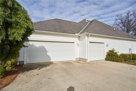 6318 Oak Point Estates Lorain OH 44053