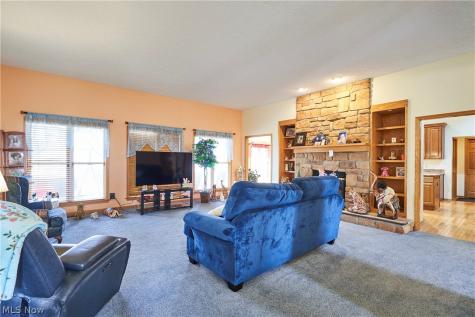 6318 Oak Point Estates Lorain OH 44053