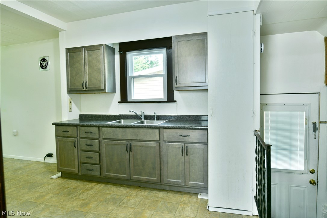 974 Glenwood Street NE Warren OH 44483