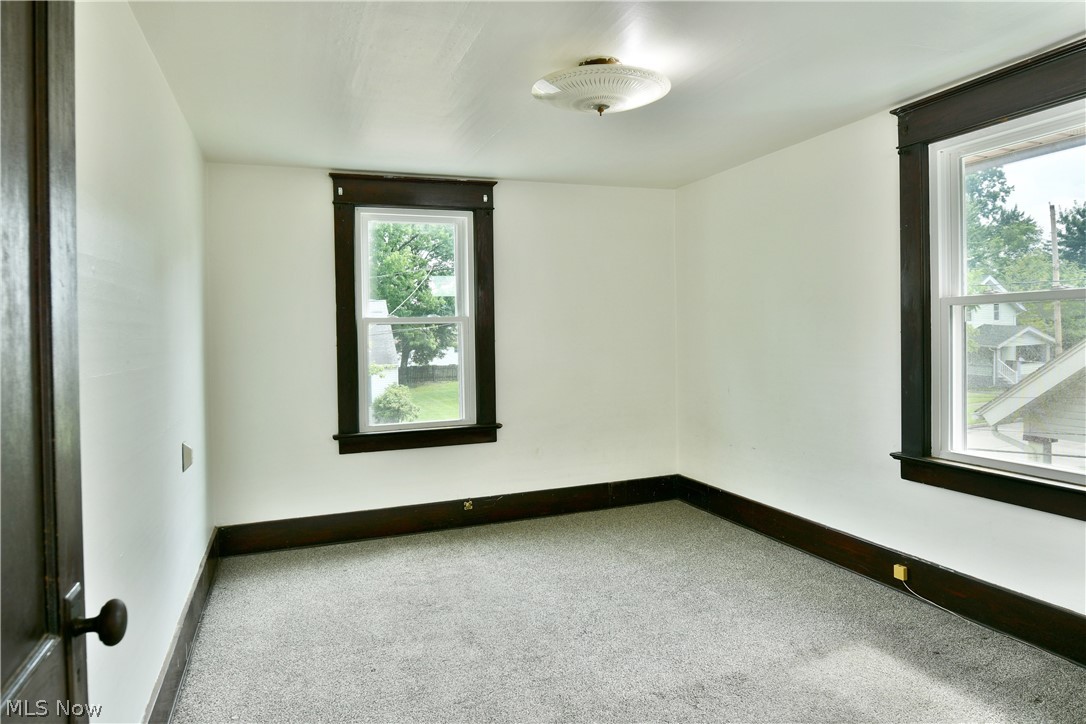 974 Glenwood Street NE Warren OH 44483